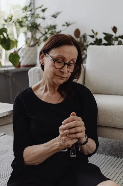 Older adult in Arlington, Virginia connecting with a Medicare-covered online therapist