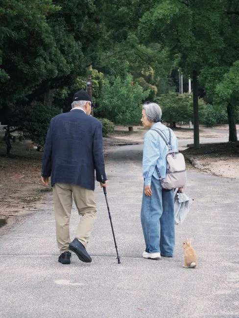 Older adult in Austin, Texas connecting with a Medicare-covered online therapist