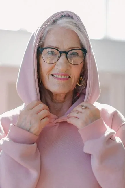 Older adult in Boston, Massachusetts connecting with a Medicare-covered online therapist