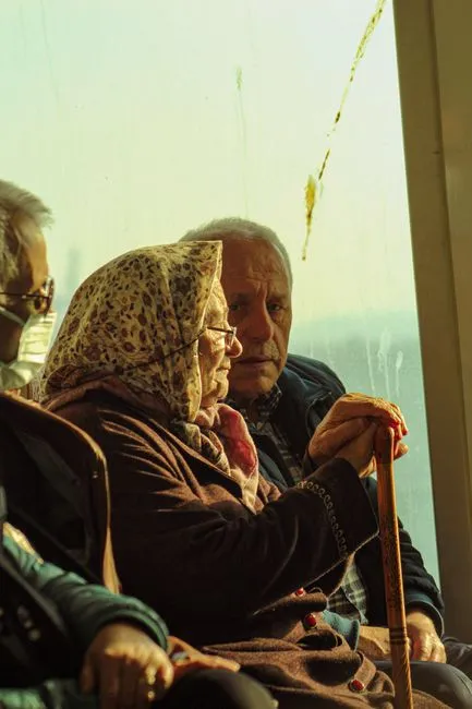 Older adult in Bowling Green, Kentucky connecting with a Medicare-covered online therapist