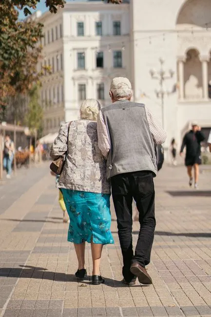 Older adult in Brookings, South Dakota connecting with a Medicare-covered online therapist