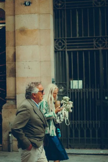 Older adult in Cheyenne, Wyoming connecting with a Medicare-covered online therapist