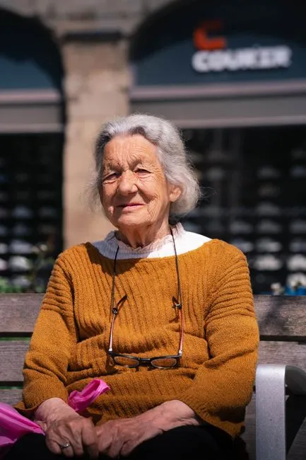 Older adult in Cleveland, Ohio connecting with a Medicare-covered online therapist