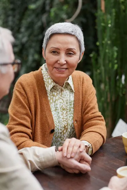 Older adult in Columbia, Maryland connecting with a Medicare-covered online therapist