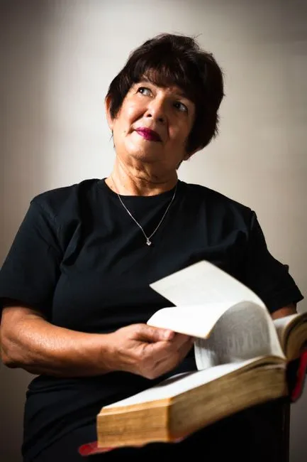 Older adult in Columbia, Missouri connecting with a Medicare-covered online therapist