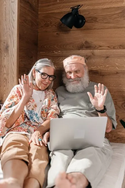 Older adult in Covington, Kentucky connecting with a Medicare-covered online therapist