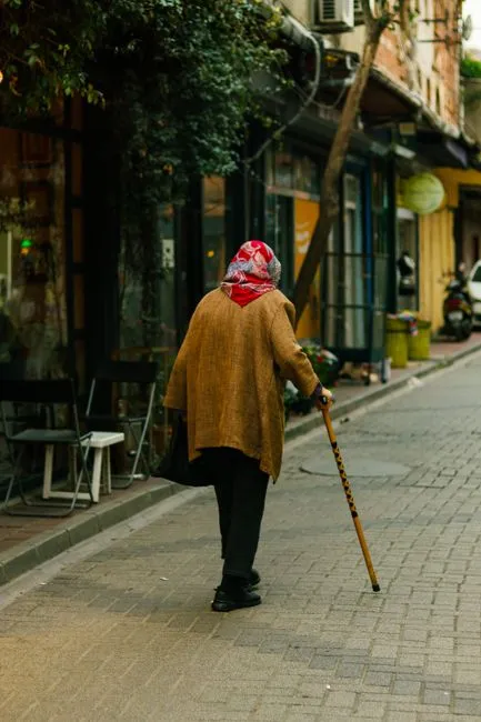 Older adult in Fort Worth, Texas connecting with a Medicare-covered online therapist