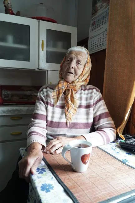 Older adult in Gilbert, Arizona connecting with a Medicare-covered online therapist