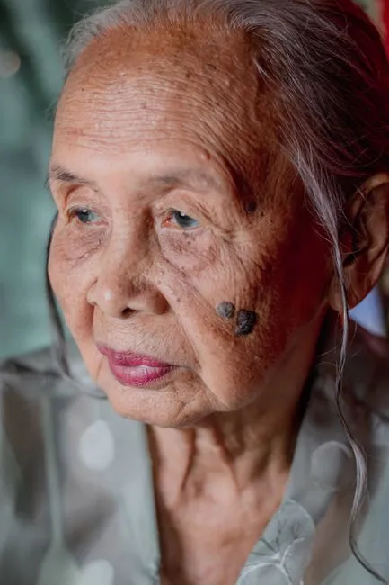 Older adult in Hampton, Virginia connecting with a Medicare-covered online therapist