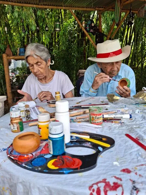 Older adult in Hawaii connecting with a Medicare-covered online therapist