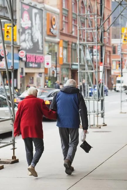 Older adult in Henderson, Nevada connecting with a Medicare-covered online therapist