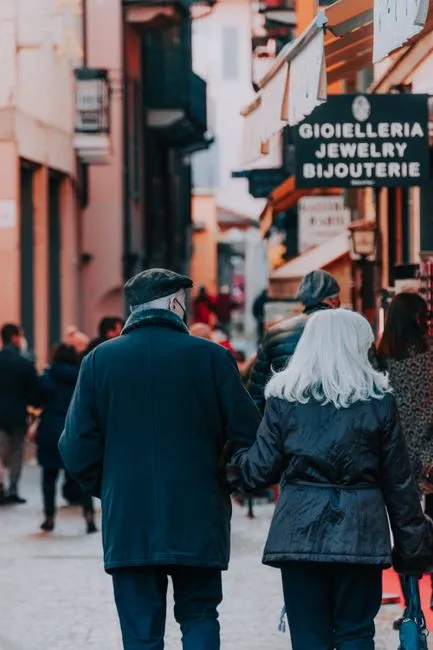 Older adult in Hialeah, Florida connecting with a Medicare-covered online therapist
