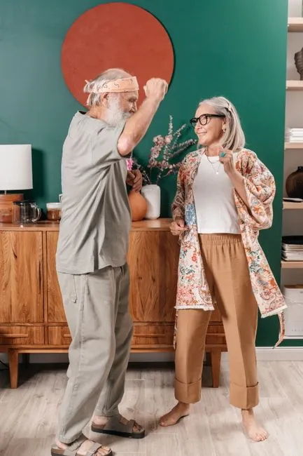 Older adult in Hilo, Hawaii connecting with a Medicare-covered online therapist