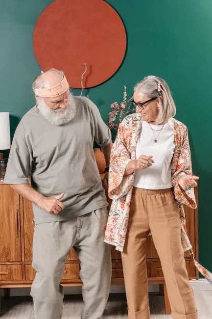 Older adult in Kansas connecting with a Medicare-covered online therapist