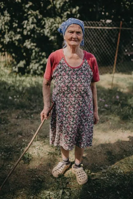 Older adult in Las Vegas, Nevada connecting with a Medicare-covered online therapist