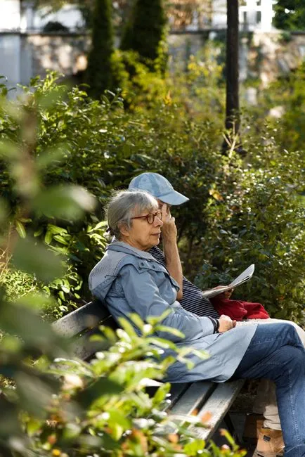 Older adult in Madison, Wisconsin connecting with a Medicare-covered online therapist