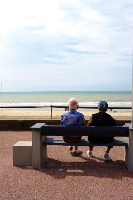 Older adult in Maryland connecting with a Medicare-covered online therapist