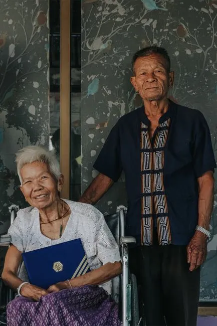 Older adult in Miami, Florida connecting with a Medicare-covered online therapist