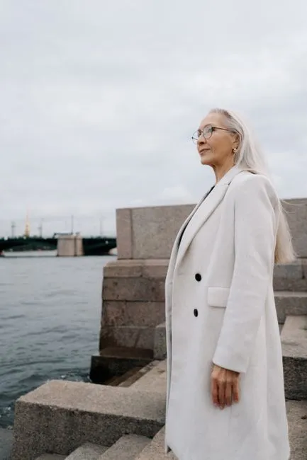Older adult in Minneapolis, Minnesota connecting with a Medicare-covered online therapist