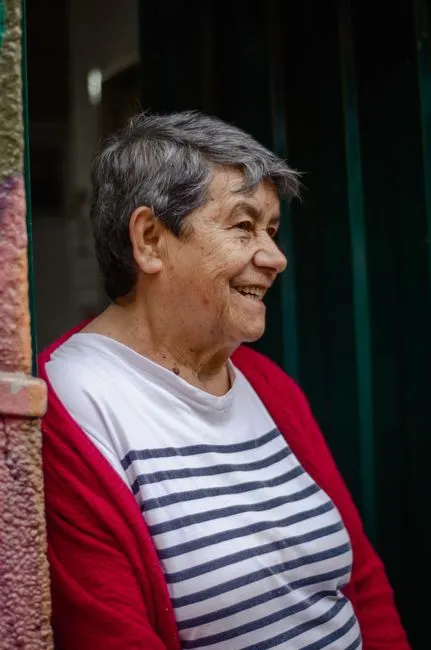 Older adult in Missouri connecting with a Medicare-covered online therapist