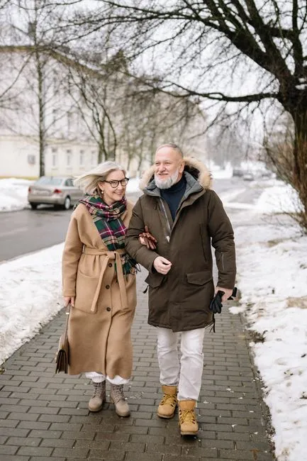 Older adult in Nashua, New Hampshire connecting with a Medicare-covered online therapist