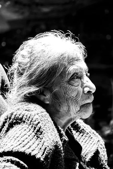 Older adult in Nebraska connecting with a Medicare-covered online therapist