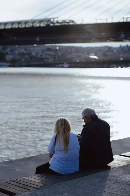 Older adult in North Carolina connecting with a Medicare-covered online therapist