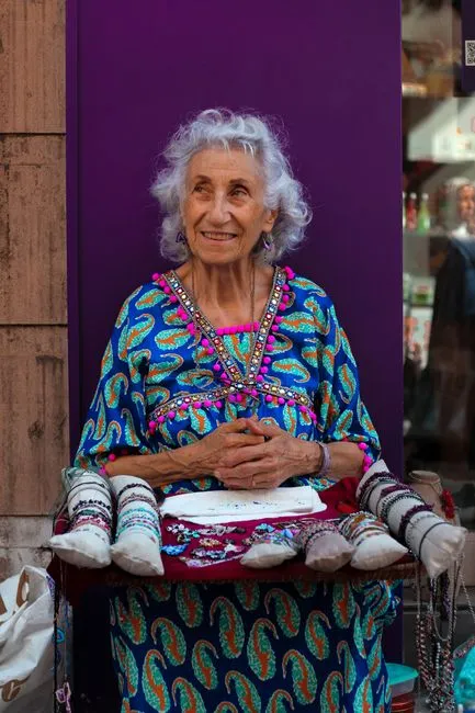 Older adult in Oregon connecting with a Medicare-covered online therapist
