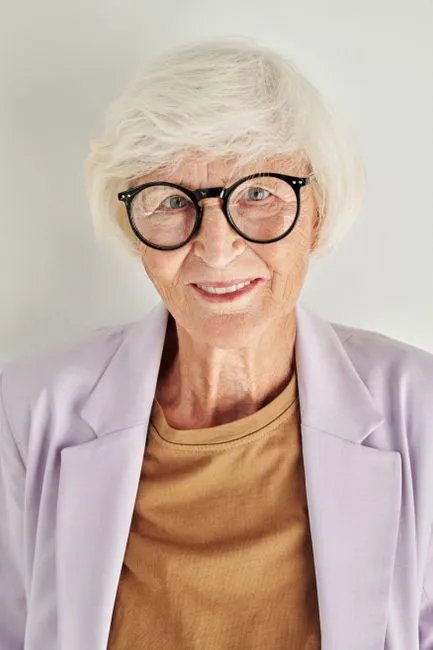 Older adult in Sunrise Manor, Nevada connecting with a Medicare-covered online therapist