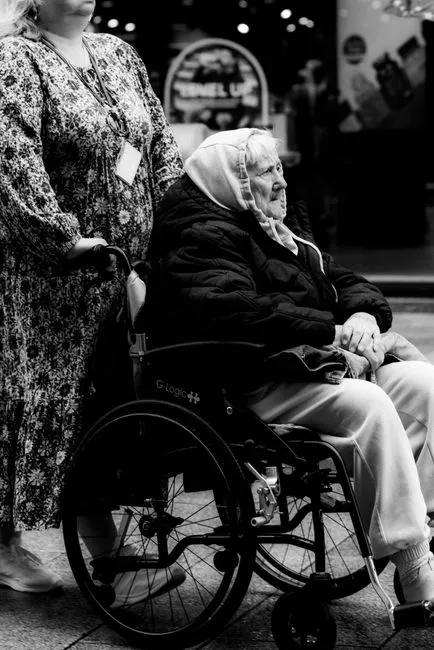 Older adult in Tallahassee, Florida connecting with a Medicare-covered online therapist