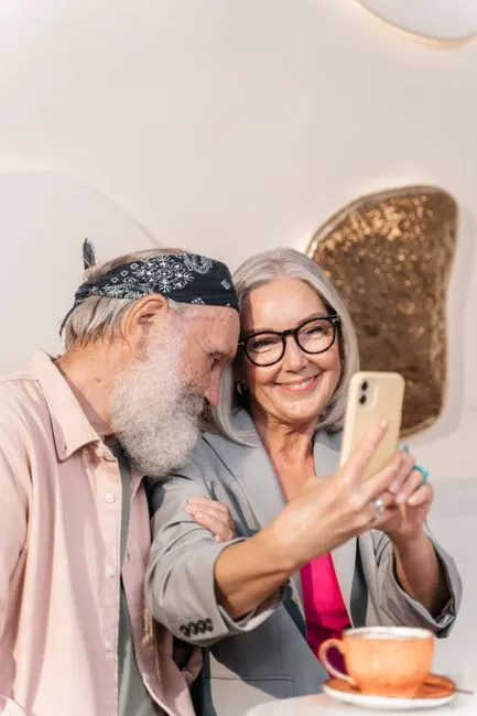Older adult in Topeka, Kansas connecting with a Medicare-covered online therapist
