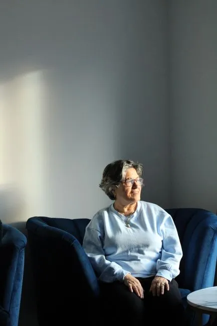 Older adult in Tuscaloosa, Alabama connecting with a Medicare-covered online therapist
