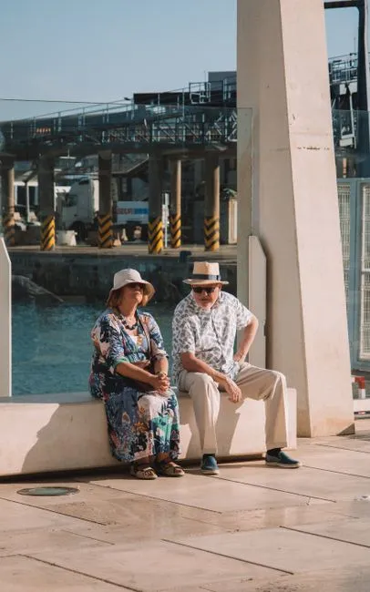 Older adult in Urban Honolulu, Hawaii connecting with a Medicare-covered online therapist