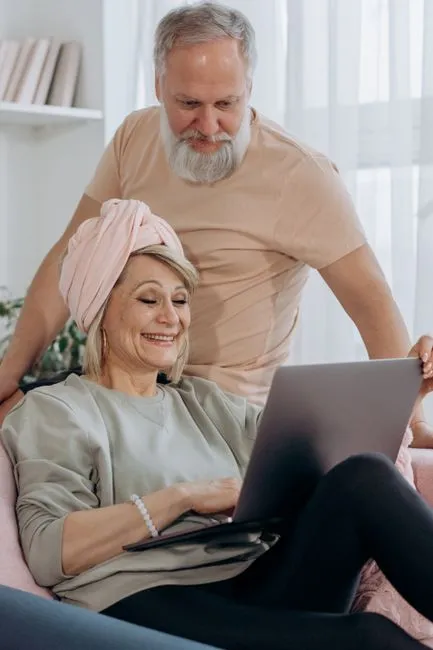 Older adult in Washington connecting with a Medicare-covered online therapist