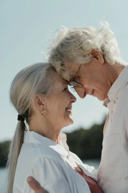 Older adult in Waterbury, Connecticut connecting with a Medicare-covered online therapist