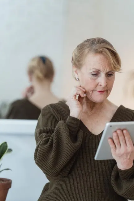Older adult in Wichita, Kansas connecting with a Medicare-covered online therapist