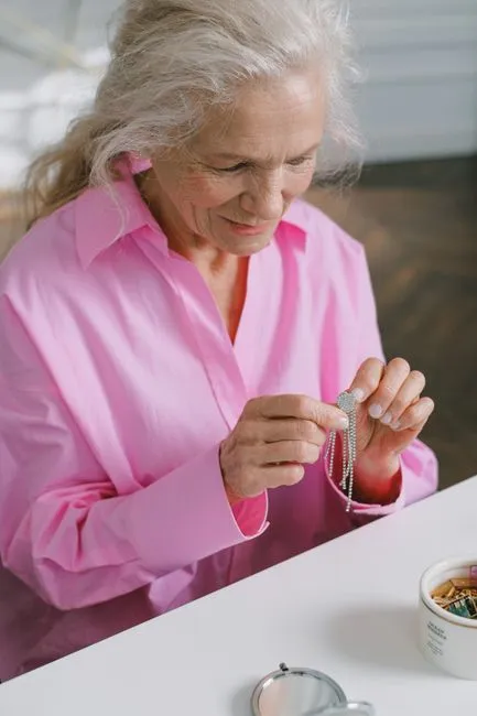 Older adult in Worcester, Massachusetts connecting with a Medicare-covered online therapist
