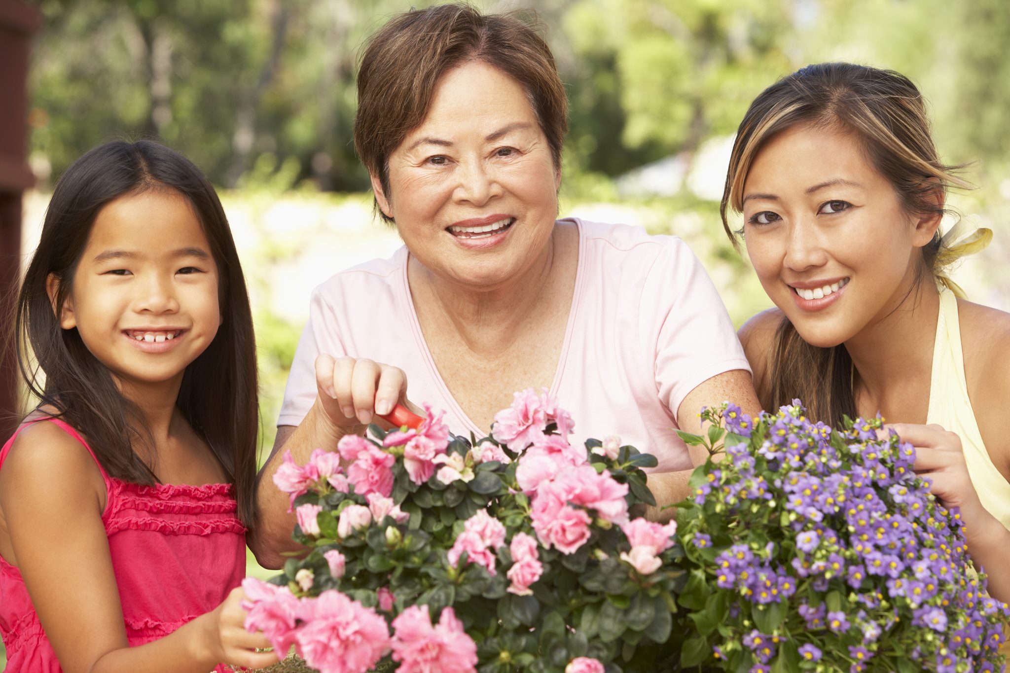 How to Help Aging Parents With Spring Cleaning Without Stress